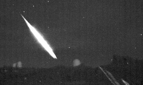 Meteorite-producing fireball on 22 May 2018